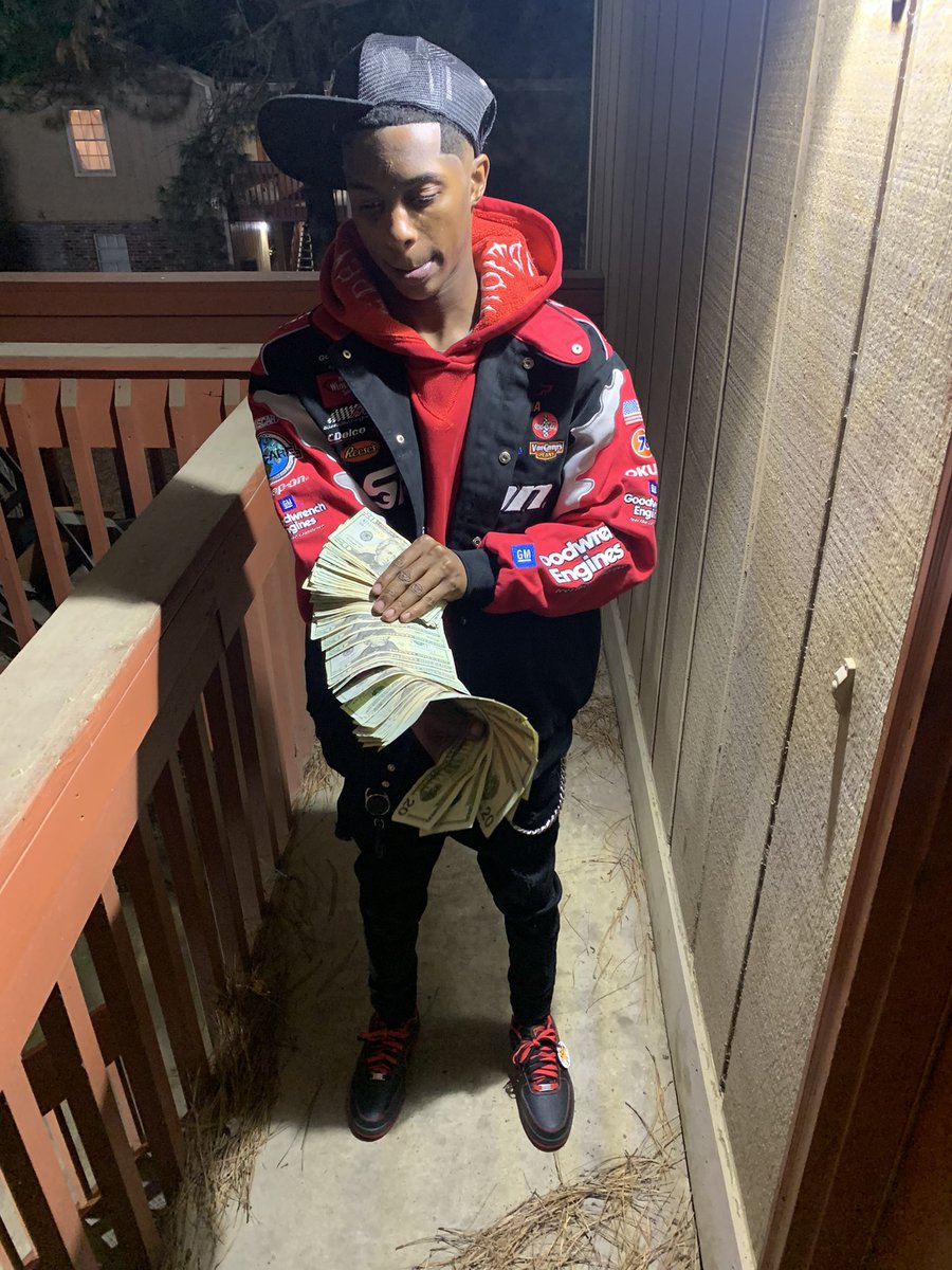 Bankroll_TM's tweet image. In The Trap Smokin Za 🌴Just through Back 2:10’s 💊💊Like it’s 5 minutes left till I got out of school🚌
#D5🌎🔥
#BigFTOCrazy🖕🏾
#TeamNoSaftey🔥
#GloGangWorldWide☀️