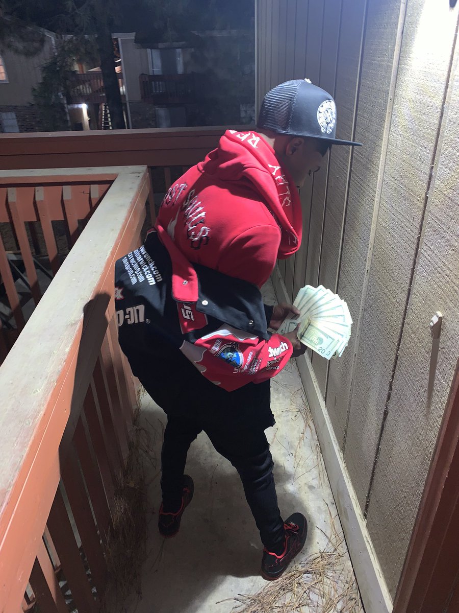 Bankroll_TM's tweet image. In The Trap Smokin Za 🌴Just through Back 2:10’s 💊💊Like it’s 5 minutes left till I got out of school🚌
#D5🌎🔥
#BigFTOCrazy🖕🏾
#TeamNoSaftey🔥
#GloGangWorldWide☀️