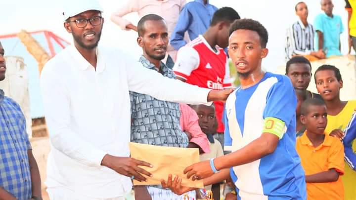 GedoSports's tweet photo. Gudomiyaha kubada cagta.G/G/ #maxamed #cabdi #nuur oo liiga u dhigay ciyartoyda magalada Garbaharey, kas oo finalka liiga isugu imaadeen labada team ee #G.star iyo #NNT, oo ay ciyaartu kusodhamatay 1--0, halkaa oo ay Gusha kuraacday koxda #NNT.
@SomaliFA @FIFAcom @AstaanSports https://t.co/o43EShMmYc