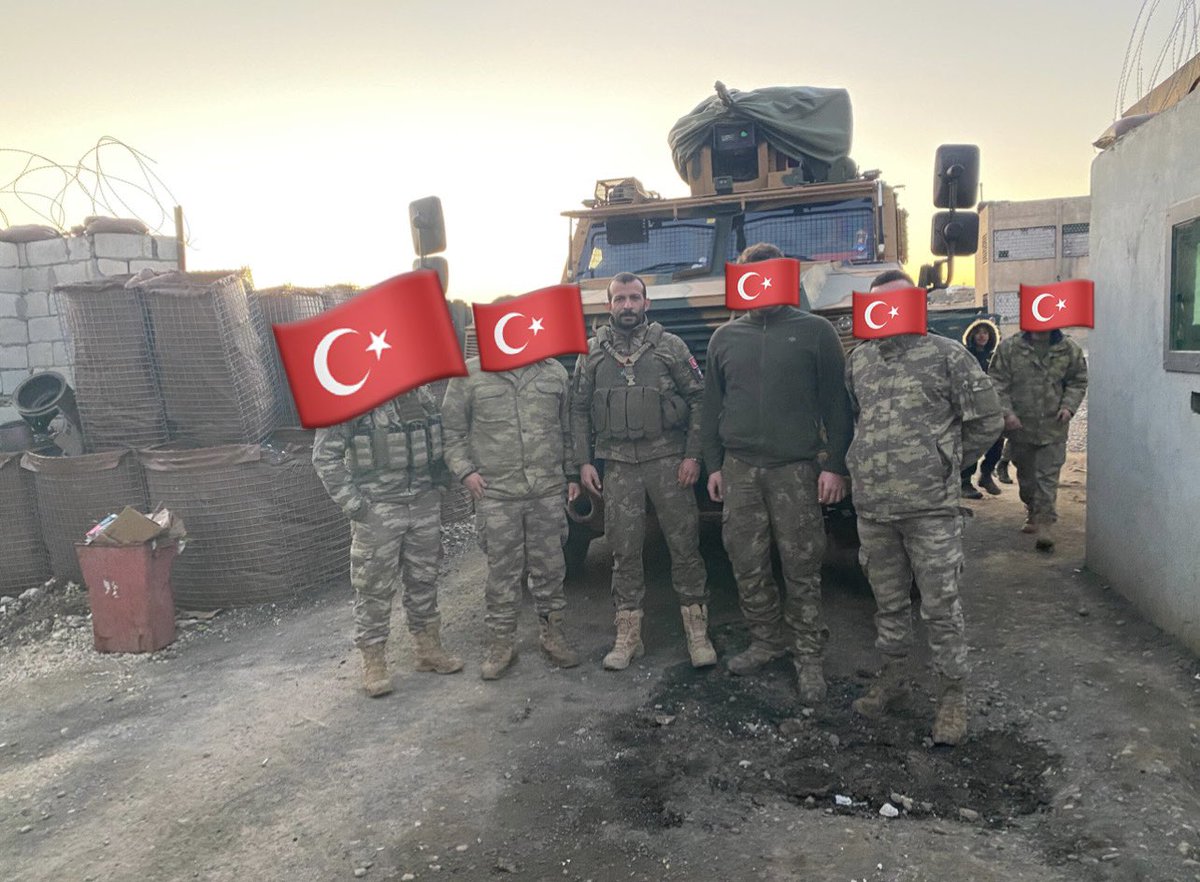 MhpSuatyilmaz's tweet photo. Gün olur aralıksız iki yıl Suriye’de kalırlar, gün olur aylarca aile özlemiyle Irak’ın kuzeyinde olurlar, her yerde onlar vardır, zor koşullarda komutanlarıyla birlikte zor görevler yaparlar, profesyonel orduya geçtiklerinden beri de en çok onlar Şehit olurlar #56KahramanUzmÇvş https://t.co/P4imkmkBuG