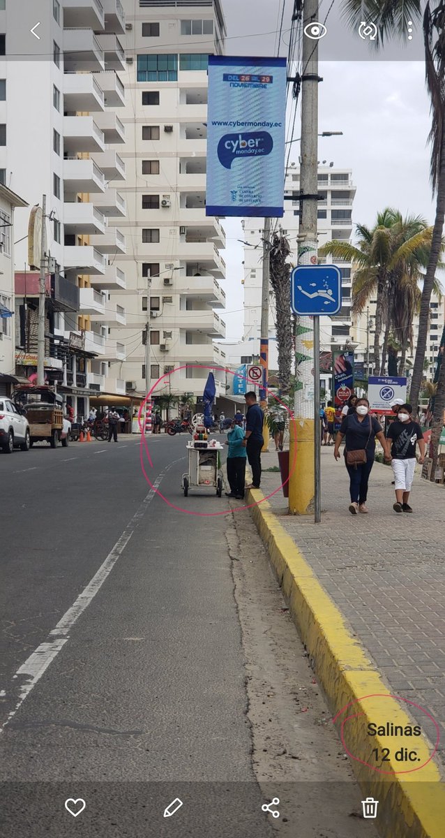 GermanGallegosC's tweet photo. Hoy prueba panamericana de triatlón, VICTORIA para🇪🇨, DERROTA para el TURISMO. Qué vergüenza esa "ciclovía", ya no se sabe que es, opciones; no existe x falta de demarcación, fast food para ambulantes, +espacio para automotores u otras que ocurran al que quiera usarla
@gadsalinas https://t.co/bjvbwGNtDQ