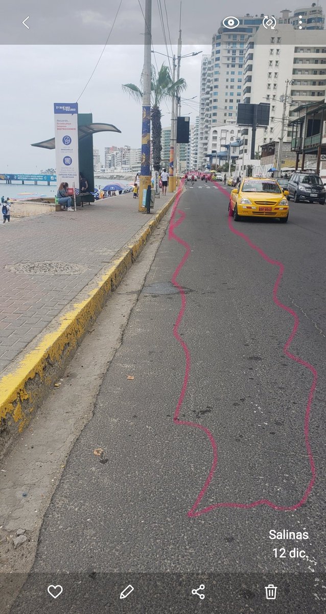 GermanGallegosC's tweet photo. Hoy prueba panamericana de triatlón, VICTORIA para🇪🇨, DERROTA para el TURISMO. Qué vergüenza esa "ciclovía", ya no se sabe que es, opciones; no existe x falta de demarcación, fast food para ambulantes, +espacio para automotores u otras que ocurran al que quiera usarla
@gadsalinas https://t.co/bjvbwGNtDQ