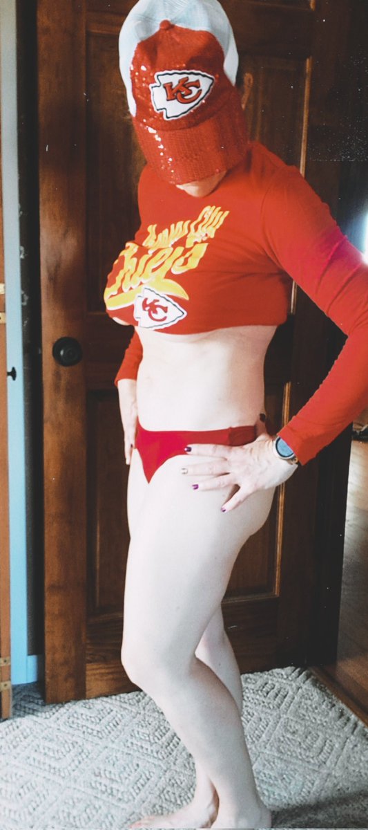 kc_milf's tweet photo. It's #GameDay #ChiefsKingdom
Get your โค๐โค on @chiefs_boobs @HottiesKc #KCMILF #luckythong https://t.co/Mync4daoo0