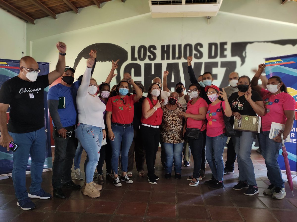 salainass's tweet photo. Trabajando como un solo equipo la #GMAMV, el #INASS y el Poder Popular del estado #Barinas, afinan los detalles de la celebración del 10mo aniversario de la #GranMisiónAmorMayorVenezuela. 
#VacunaciónYPrevención @NicolasMaduro @Maga_Vina @MervinMaldonad0 @jaarreaza @pestana_jl https://t.co/m1VP0yy6qC