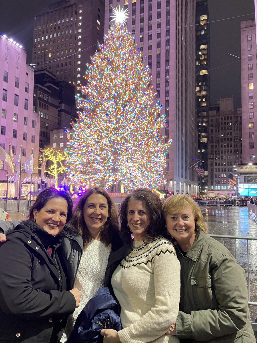 Yesterday was one of those perfect days you wish you could do again and again. #memories #Christmastime #NYC #Broadway #BroadwayIsBack #FriendsWhoAreFamily #Love #MichaelJackson