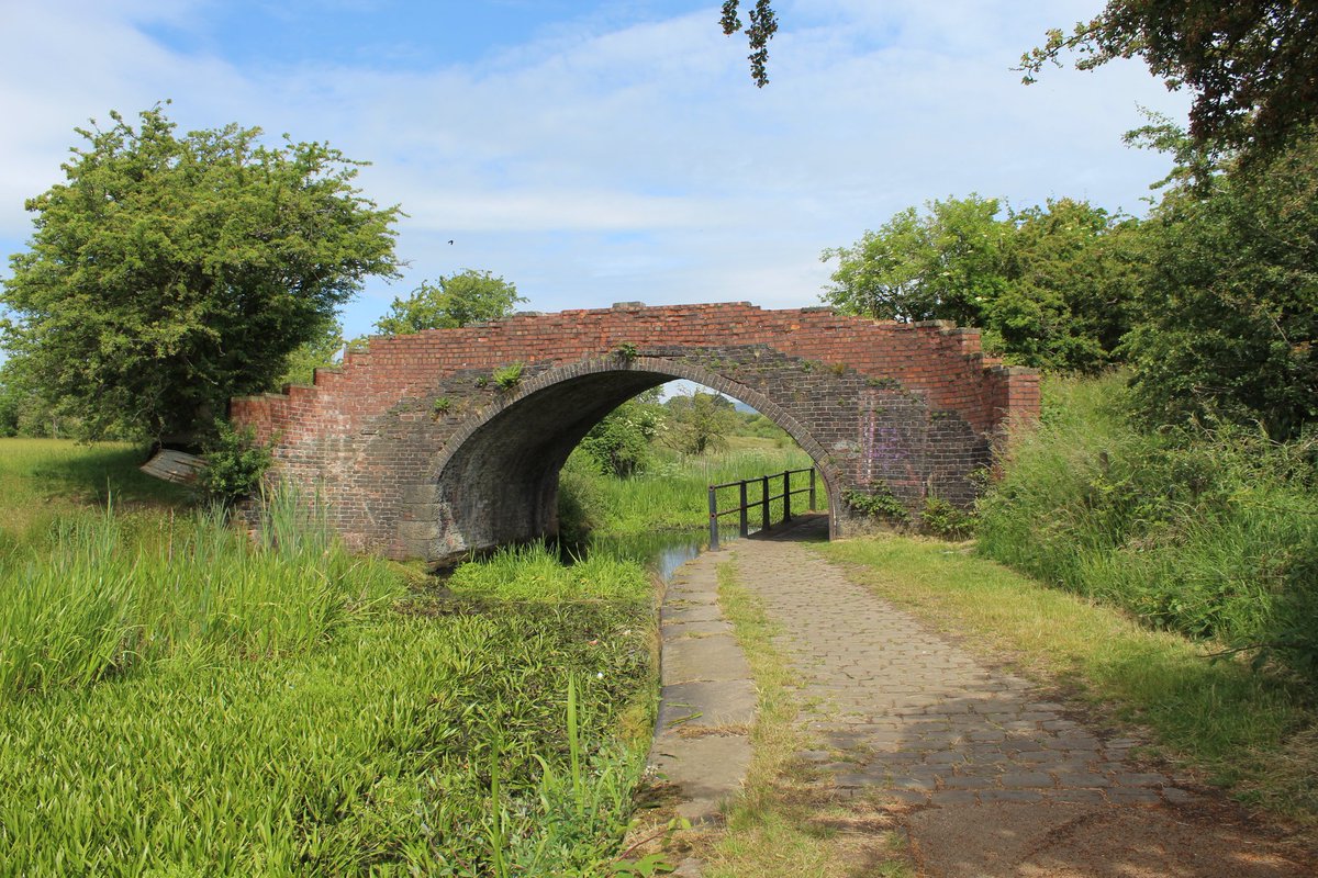 BridgesCanal's tweet photo. Rothwell Bridge No 19 .. Radcliffe .. Manchester Bolton &amp; Bury Canal @CRTNorthWest @ThePhotoHour @MBBCanalGroup @CRTBoating #lancashire @CanalRiverTrust #manchester #bolton #bury #cana @FORLancashire #lifesbetterbywater https://t.co/gY02feqq8r