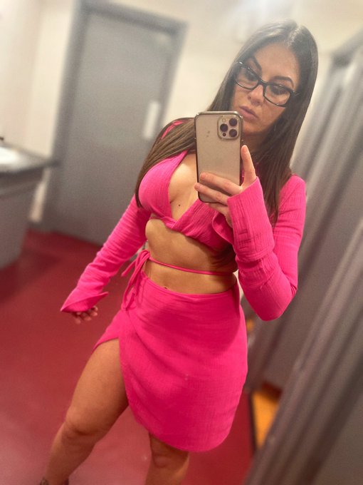 1 pic. night out???
https://t.co/DfPIKdshSP

#booty #bootyshaking #pink #cutie #baddie #love #follow