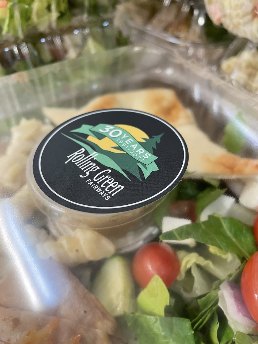 rolling_greens1's tweet photo. Lunch anyone ?? Check out one of our favourites headed out to 35 guys and gals in the field today … #greekplate Greek salad grilled Greek Parmesan chicken creamy pasta salad and naan with tzatziki for all things dipping @rolling_greens1 https://t.co/AzGKFWUY7W