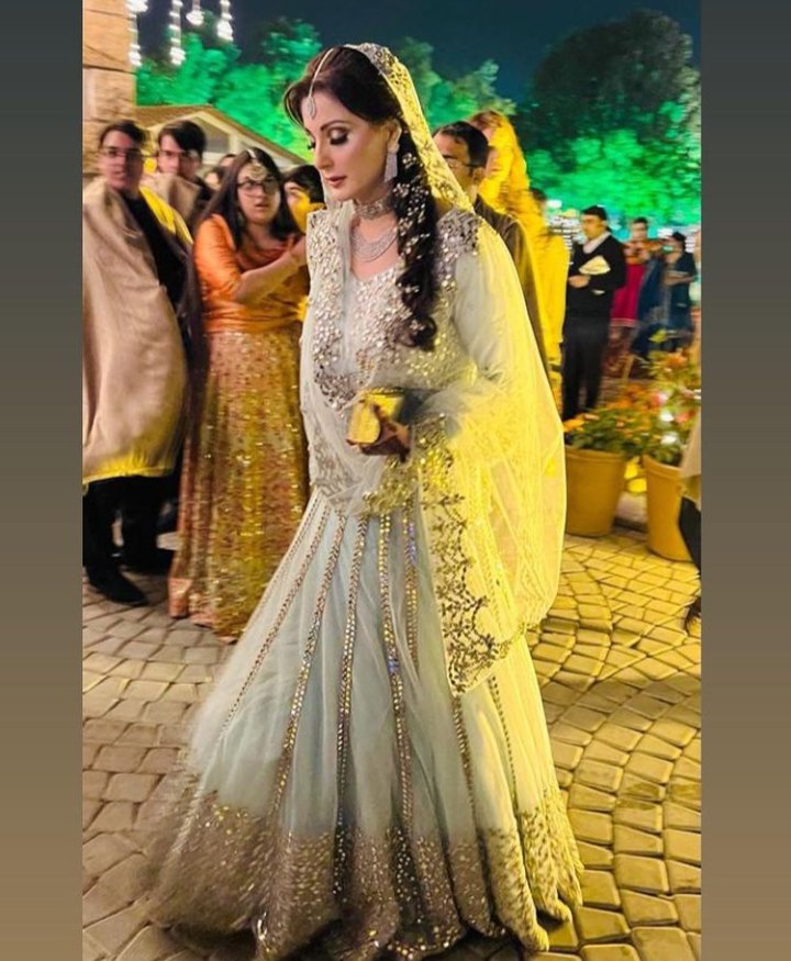 bilalmazhar15's tweet photo. یہ نانو بیٹے کی شادی کے بہانے اپنے ارمان کیوں پورے کر رہی ہے 🤔🤔 https://t.co/u9mBcNSMsu