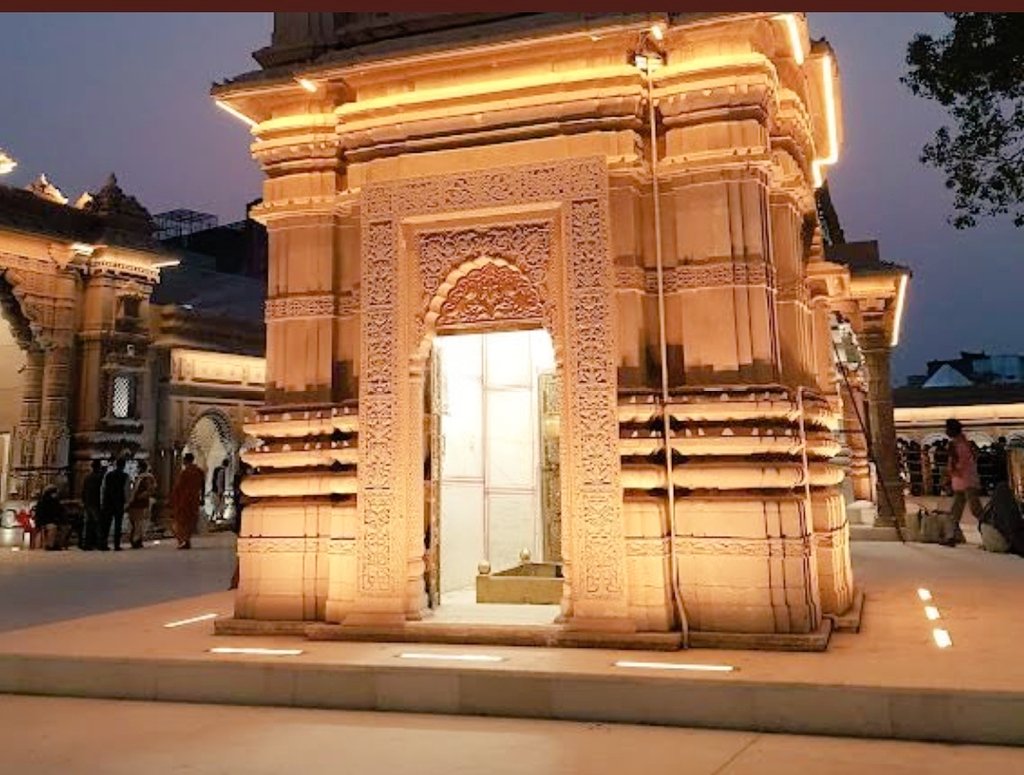 The images of the #KashiVishwanathTemple restoration look absolutely stunning! Look forward to visiting the #KashiVishwanathDham .
My wife is a devout worshipper of Kal Bhairav & I have always enjoyed going to #Kashi .
#HarHarMahadev
#JaiBholenath 
#KashiVishwanathCorridor