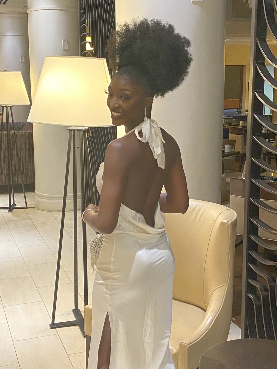 ShadaeMccallum's tweet photo. Let’s normalize glam looks with natural hair. Natural hair is elegant too https://t.co/GdVxfJQIPA