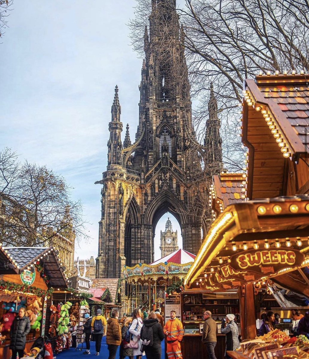 Look at how nice the markets look up in Edinburgh! 🎉🎄

New IG post - by Tim drew_ (Insta)

#scotlandtrip #scotlandtravel
#scotlandisnow #historicscotland
#discoverscotland #scottishcollective
#explorescotland
#scotlandphotography #scotlandlover
#scottishscenery