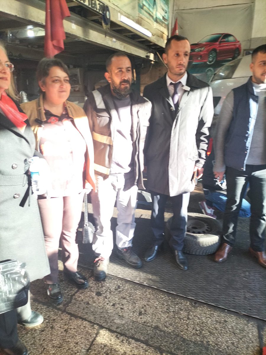 TugbaDemirbag's tweet photo. Gnl Bşk Yardımcılarımız @julideyilmaz07 @CengizBac12, Ankara il yöneticilerimiz, Altındağ ilçe başkanımız @Semih46123473 ve ilçe yöneticilerimiz ile İskitler sanayi esnafını ziyaret ettik, dertlerini dinledik. Herkes #YeterArtık #SuriyelilerSuriyeye gitsin diyor. 
#ZaferPartisi https://t.co/3DgJxCxtJy