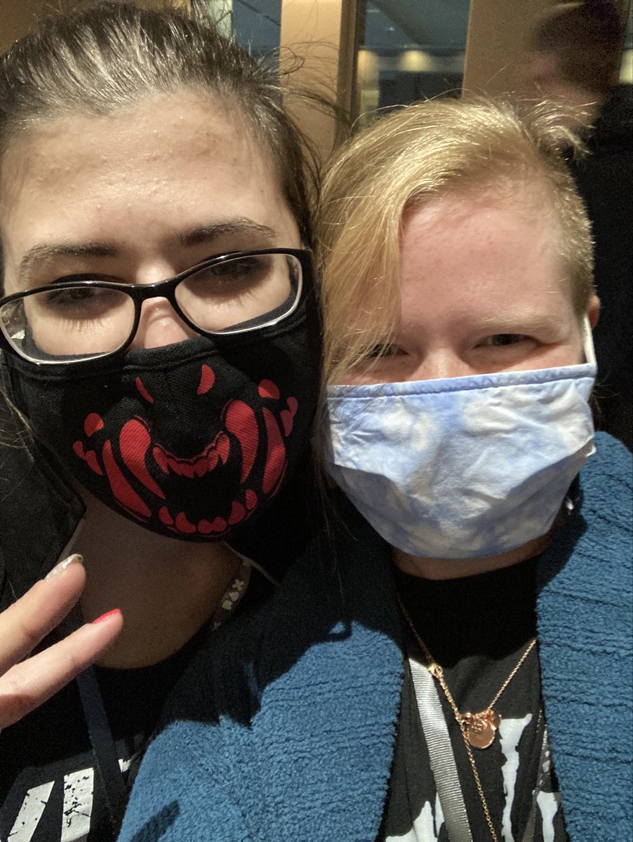 mom_sized's tweet photo. With @savagesparrow at PaxU! Hugs have been had! My Warlock Sister!#DnD #RedOpera @ThePatEdwards @dangermcjebus @100thingsilove https://t.co/AOAN18R5WG