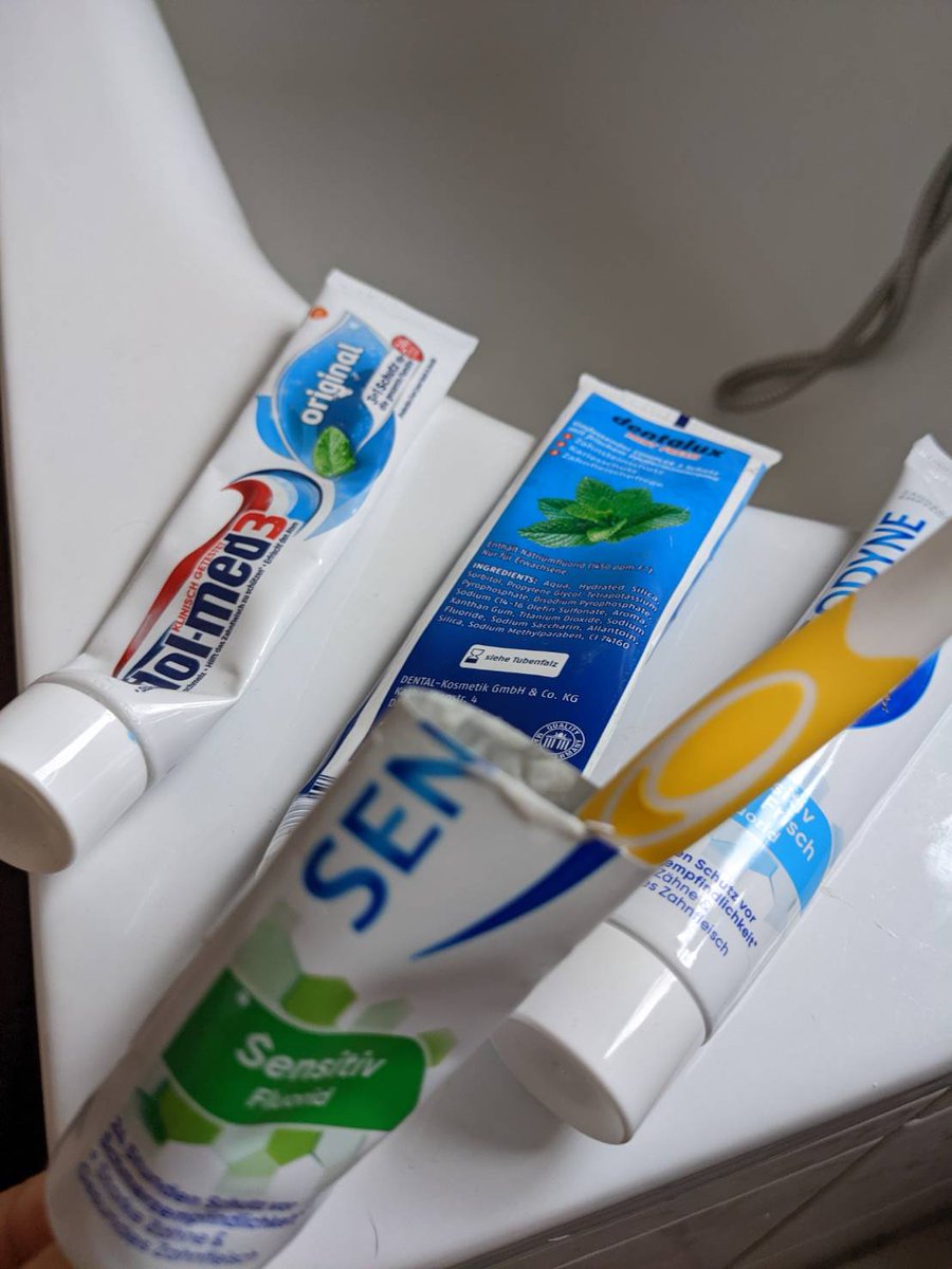 แปรงฟันก่อนนอน จกคักจกแน ล้วงให้ถึงที่สุด พอเพียงตามรอยป้อ🤣🤣 ส่วนนางคนนั้นกระเป๋ามันใบเดียว เท่ากับราคารถกูเลย
#หญิงเองก็ลําบาก