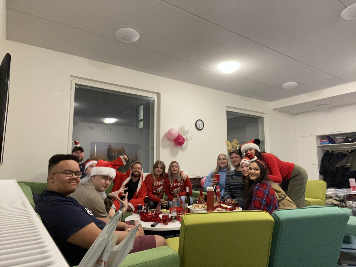 Pikkujoulut EBA B ❤️❤️ <a href="/MetropoliaBiz/">Metropolia Business School</a> #ebadegree #metropoliabiz