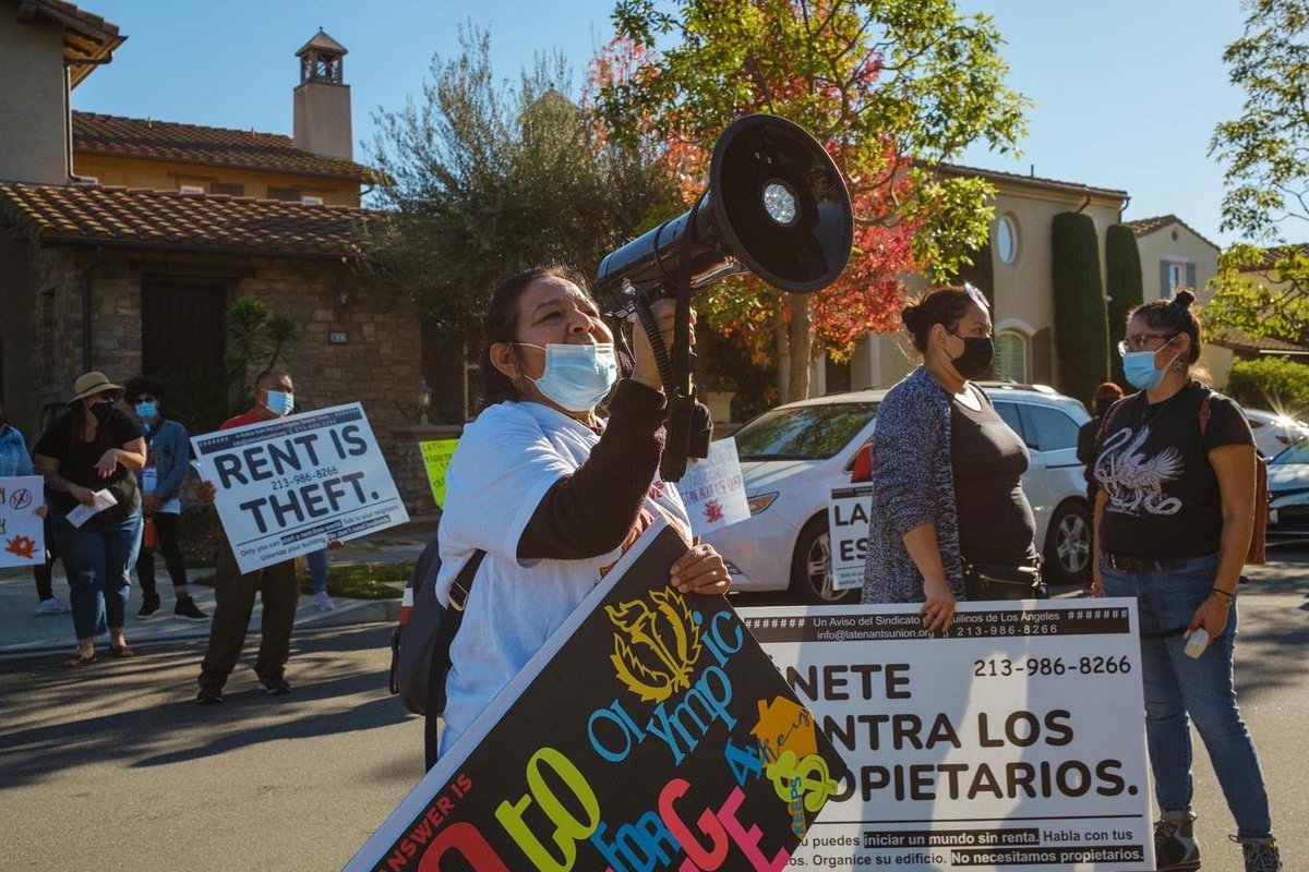 NOlympicsLA's tweet photo. More photos from the Flower Drive Tenants Association action at Ventus Group CEO Scott Gale’s house in Orange County.
Look at these beautiful tenants organizing against slumlords!!! Join your local tenants union and build power on your block.
#HomesNotGames https://t.co/5CVrTLknZj
