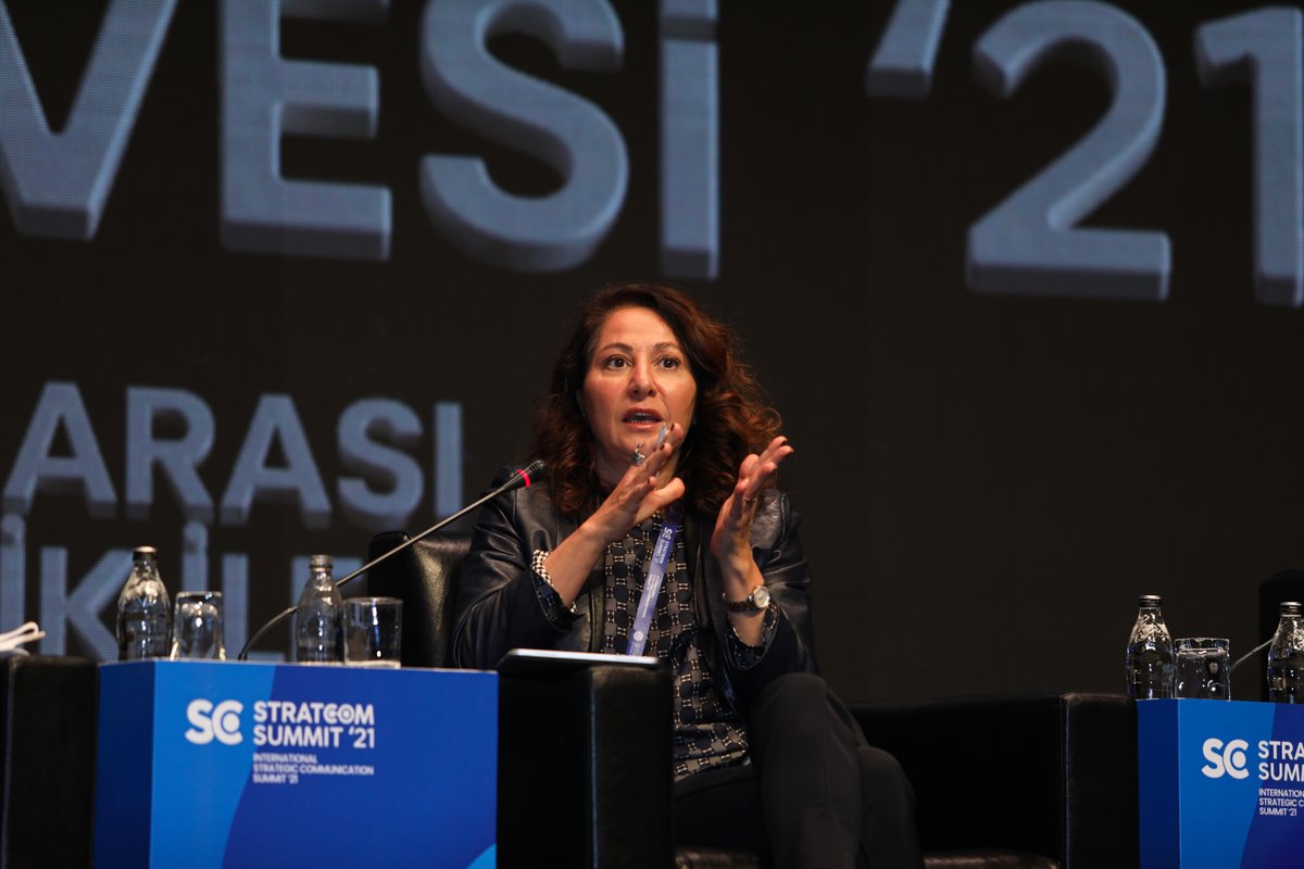 StratcomSummit's tweet photo. Kadınlar varsa fark var!

📢👩‍🦰İletişim ve pazarlama alanında kadınların nasıl fark yarattığını, “Bugüne İlham Olmak: İletişimde Kadın Liderler” panelinde öncü kuruluşların kadın yöneticilerinden dinledik.
@mugeelden @seymaerazcelik @Aysenakalin @goncakarakas https://t.co/OFDGBcS87y