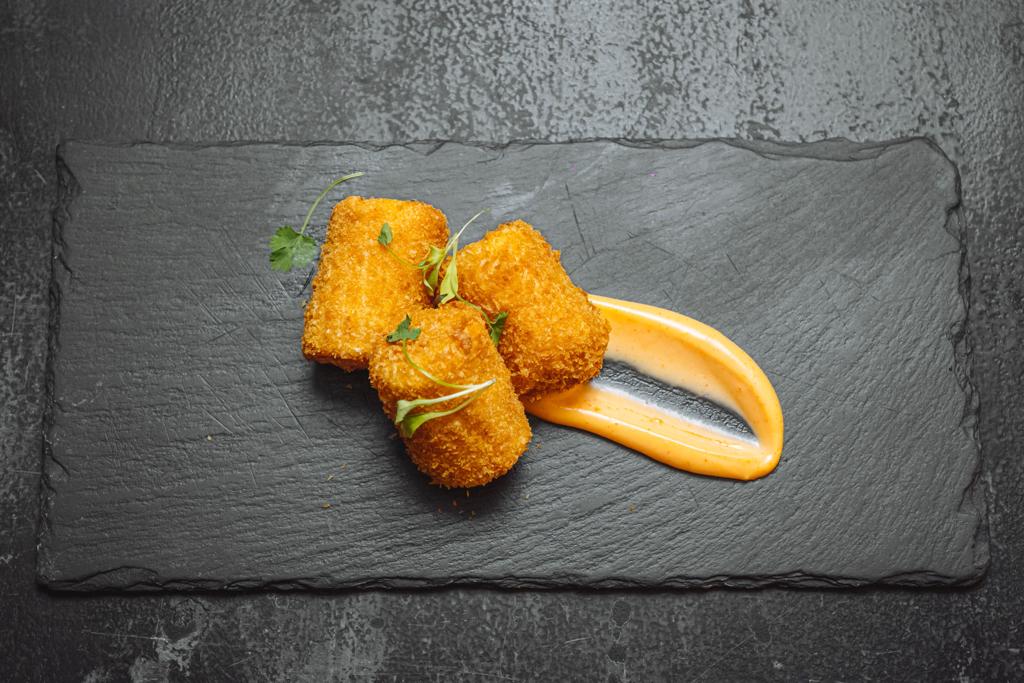 chef_exose's tweet photo. Butternut Squash, Chilli & Lime Croquettes ๐
Served with Gochujang Mayo ๐ถ
#ExoseFood #Butternutsquash #Croquettes #gochujang https://t.co/CIuQBIBO1U