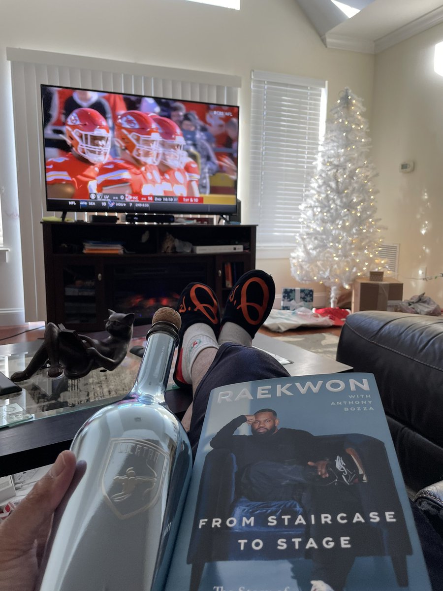 Shoutout to <a href="/LicataaWine/">Licataa</a> <a href="/Raekwon/">Raekwon The Chef</a> <a href="/AnthonyBozza1/">Anthony Bozza</a> &amp; <a href="/GalleryBooks/">Gallery Books</a> ‼️‼️ yo unc <a href="/Temple804Life/">Peter Rodrigues</a> good lookin out on the assist.  💯✊🏾