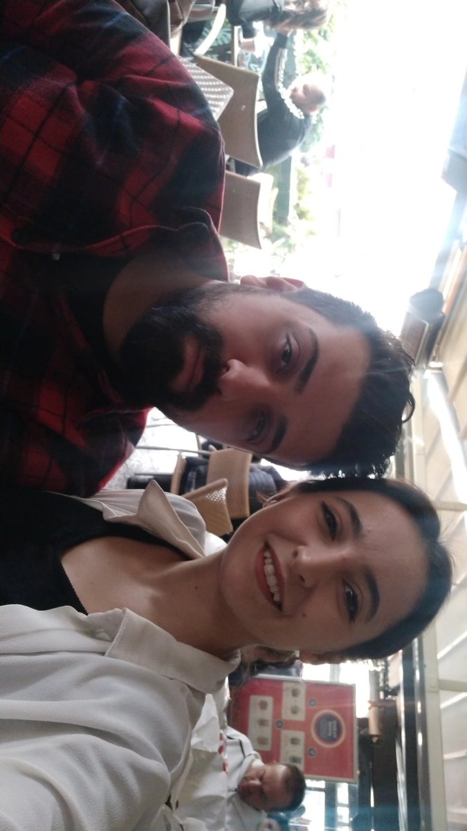 bayan_bayram's tweet photo. Enişteniz bayılıyor gülmeye diyorum bak nazar filan değer yok illa 32 dişini gösterecek https://t.co/B8xE3w8Uzs