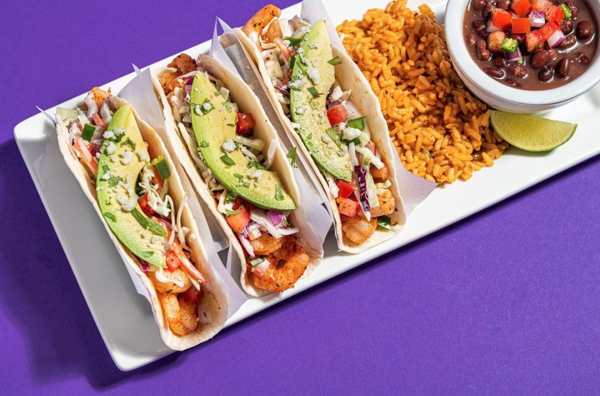 FreedomCrossing's tweet photo. Sunday Funday calls for lunch at @Chilis 🌶
.
.
.
#FreedomCrossing #FBTX #FortBliss #FtBliss #FortBlissTexas #ShopFortBliss #ToGo #OpenForDelivery #Chilis https://t.co/9AMppBMT9x