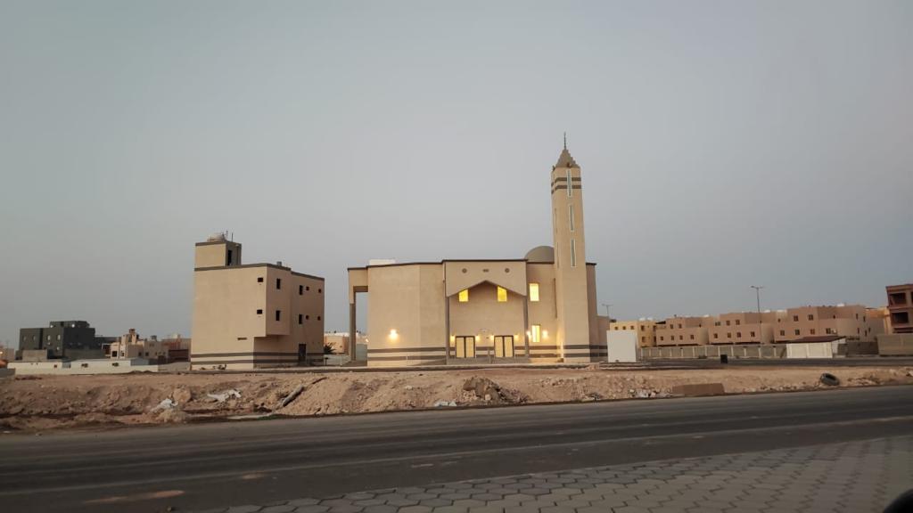 fayez_malki's tweet photo. قال النبي صلى الله عليه وسلم : ( مَنْ بَنَى مَسْجِدًا بَنَى اللَّهُ لَهُ مِثْلَهُ فِي الْجَنَّةِ )
يا أهل الخير 
مسجد في جدة في ابحر الشماليه 
حي الياقوت 
مبني وجاهز ولا يحتاج سوى بعض الكماليات 
هذي الاشياء العينية نحتاجها في المسجد فمن عنده استطاعه 
0508150757 https://t.co/X4kx2ePAoU