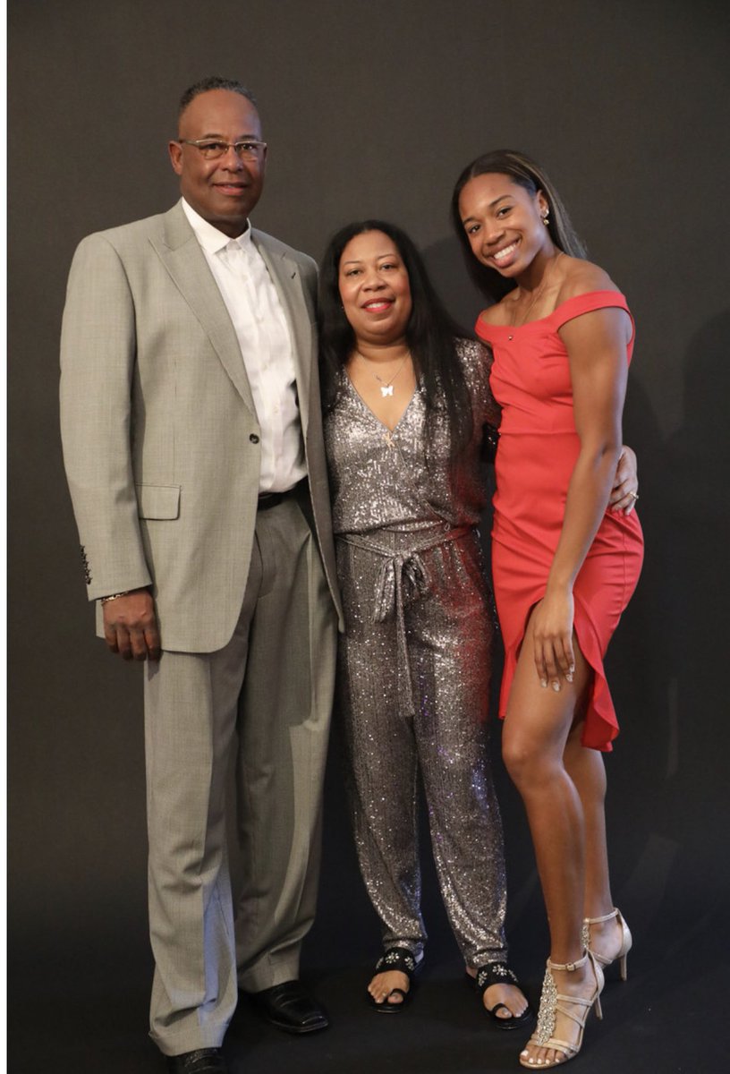 ChanellSave's tweet photo. Thank you to everyone who came out to support the Chanell Wright Foundation at our Christmas party/Toy drive. Here are a few pics from our joyous event!☺️❤️ https://t.co/MWQScEAt17