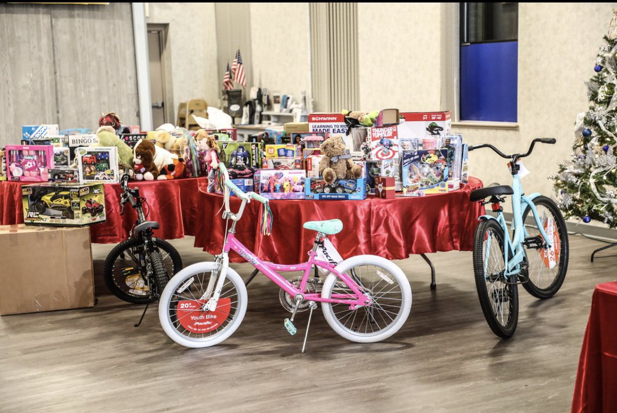 ChanellSave's tweet photo. Thank you to everyone who came out to support the Chanell Wright Foundation at our Christmas party/Toy drive. Here are a few pics from our joyous event!☺️❤️ https://t.co/MWQScEAt17