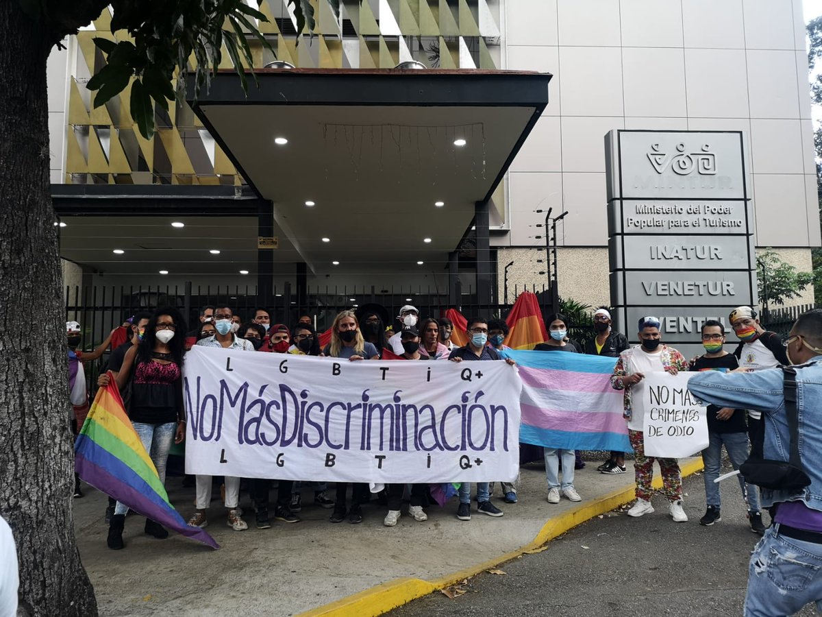 #12Dic Una funcionaria en el Ministerio del Turismo recibe a <a href="/chikydivaccs/">Chiky Lorens</a> quien hace entrega del comunicado firmado por mas de 40 organizaciones de la sociedad civil rechazando la discriminación

Nuestra exigencia: ni mas ni menos, iguales derechos
#NoMasDiscriminación