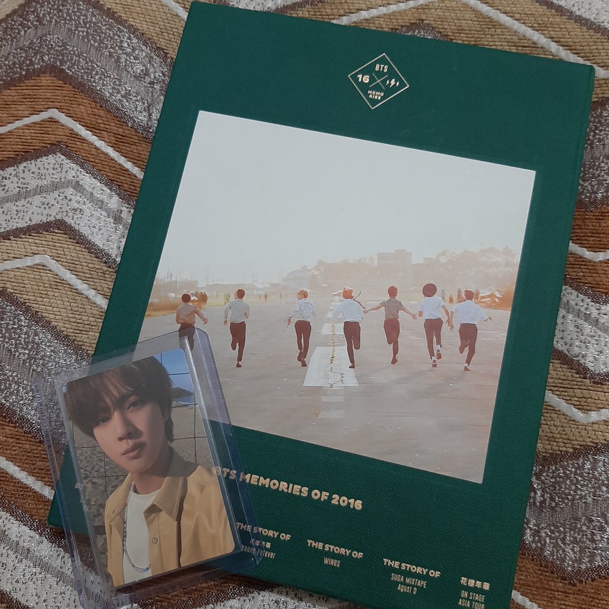 jaxtaev's tweet photo. been looking for memo 16 dvd for a while now and i finally got it yay! thank you so much @dearMaria_ph for securing this &amp; @earthtodays for being my kahati (and for letting me adopt jinie hehe)!! 💜💜 #earthtodaysfeedbacks #dearmariafeedback https://t.co/7DAAdG8DcW