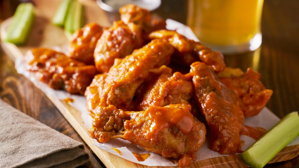 cleverona's tweet photo. " I have the right to life, liberty, and chicken wings"
- Mindy Kaling

Hope everyone has a Wingtastic Sunday!
#SundayBrunch #SundayFunday #buffalowings #Wings https://t.co/U5hpDRcPji