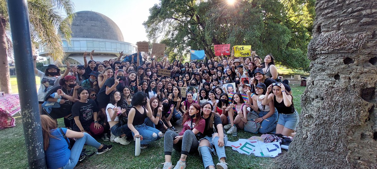 LouisTArgentina's tweet photo. Más fotos de lo que fue la reunión de Louies ayer en el planetario en Buenos Aires, Argentina @Louis_Tomlinson @LTHQOfficial ♥ https://t.co/mtXV4wgKsK
