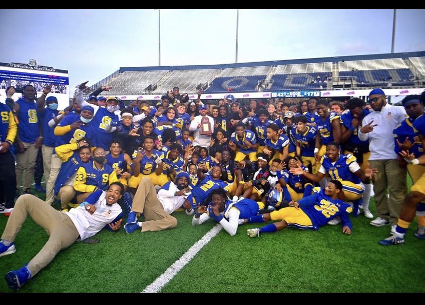 ikeyy2's tweet photo. 2x state champs 💙💛💍 https://t.co/L4bNkssvlL