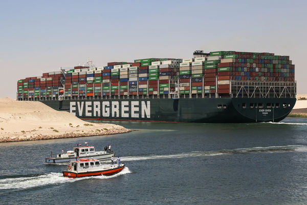 FreightTracking's tweet image. The &quot;Ever Given&quot; cargo ship, which blocked the Suez Canal for six days in March this year and caused global shipping chaos, passed through the Suez Canal again on the 12th, local time.