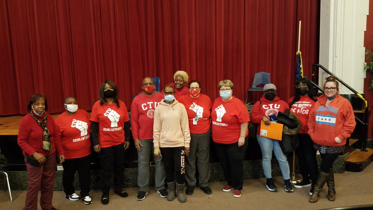 CTULocal1's tweet photo. Barton Elementary teachers and staff standing strong in solidarity with their Carnegie Elementary sisters and brothers this week! #NotOnTheSidelines https://t.co/kpQIEtMp5X
