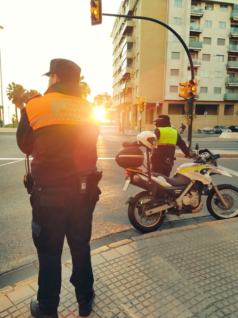AlamiYossef's tweet photo. 🚨🚨 #DispuestoAyudar #somosproteccióncivil #equipopc #ProtecciónCivilMalaga #MaratónMálagaIsBack 🚨🚨 https://t.co/RDb0OlqCJy