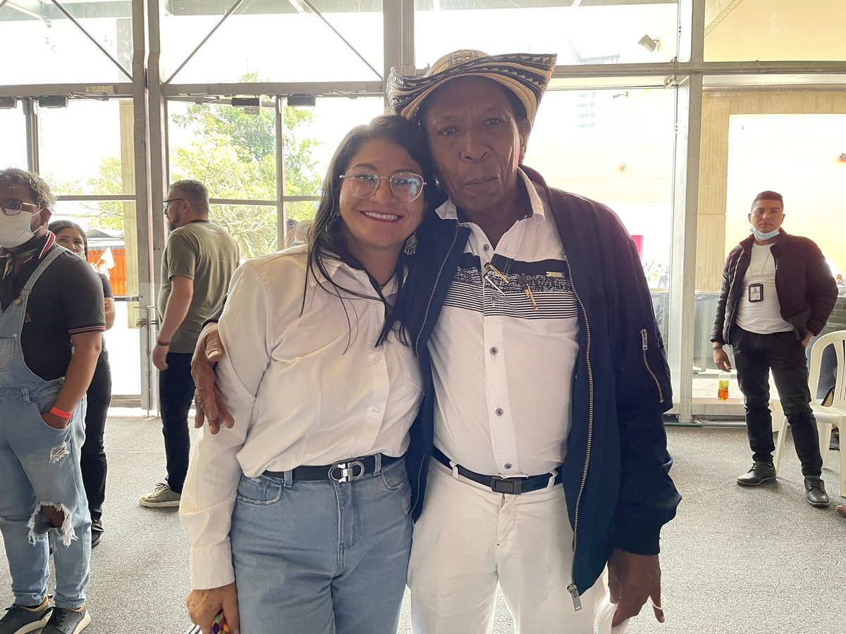 Estamos con el maestro Andrés Narváez de la agrupación <a href="/TotumoSeco/">Totumo Seco</a> y líder social de la finca la Europa en Ovejas, Sucre, en el lanzamiento de las listas oficiales a Senado y Cámara. 

En el 2022 la unidad, la vida y la paz deben ser una realidad. 🌹