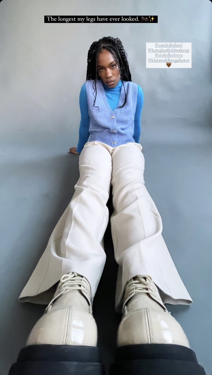 Essa foto 😍 “O mais longo que minhas pernas já estiveram. 🐜✨” — <a href="/preciousmustaph/">PMaggie</a> via Instagram Stories.