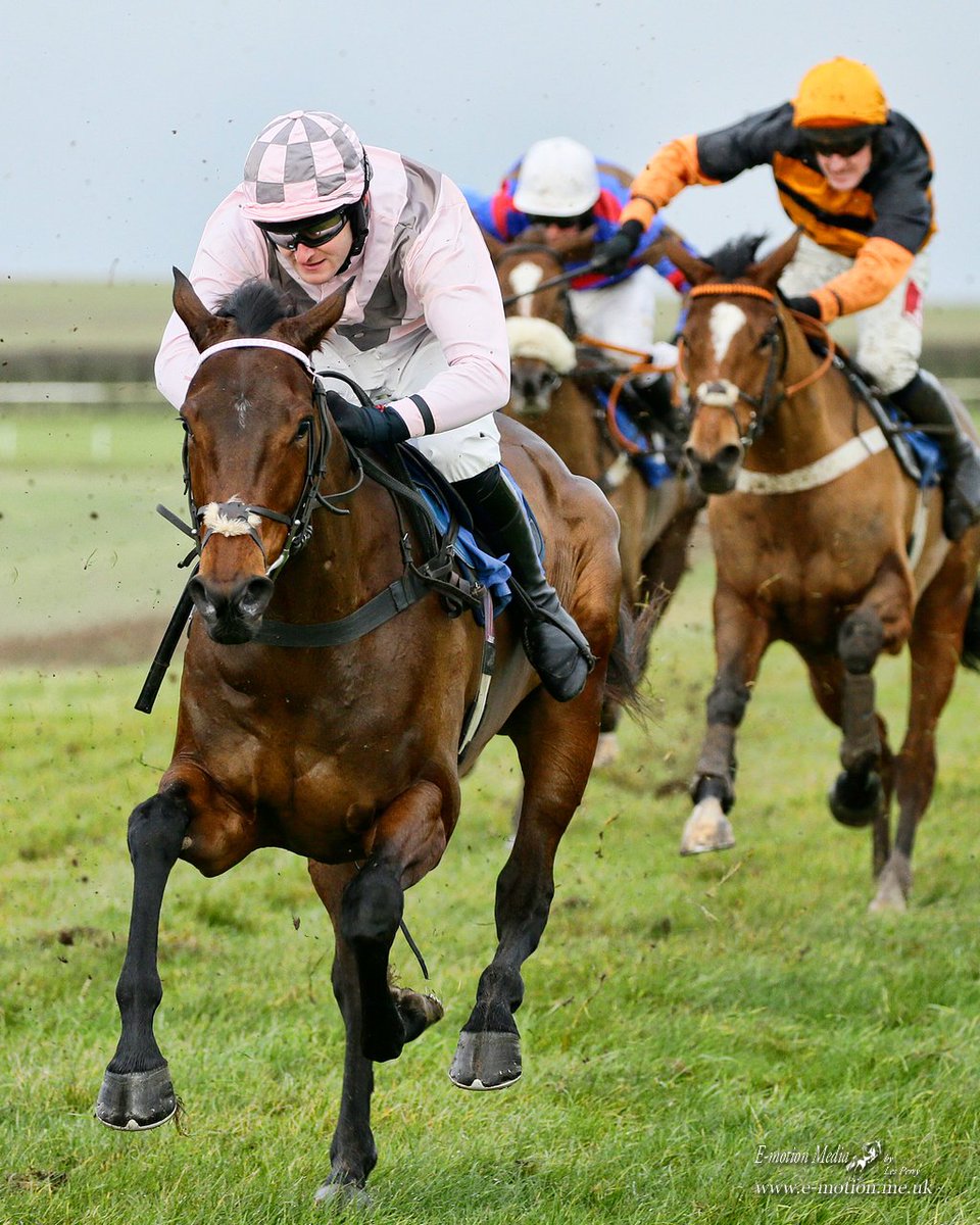 Great value for money and good racing from Barbury today. 150 entries 2 races split, making a total of nine, just enough daylight to fit it all in.