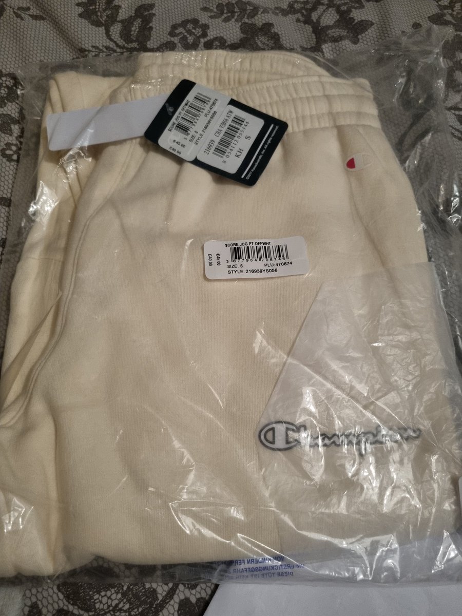 ABarff's tweet photo. @JDhelpteam I order these grey joggers from you and you have sent some off white pair instead. Now I can't find the grey ones I originally order on your website help !!! https://t.co/qj1BdDrIXR
