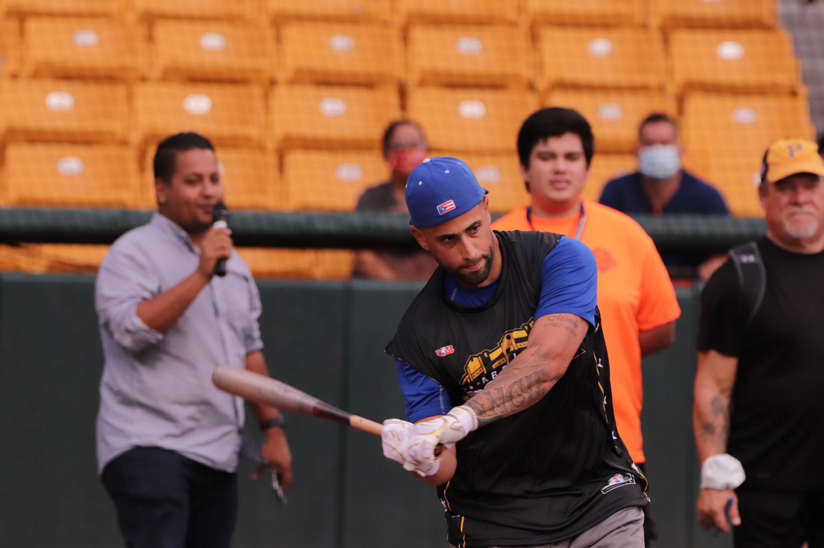 LBPRC's tweet photo. #HomeRunDerby David Vidal no consiguió sacarla del Clemente, pero Roby Enriquez se apuntó uno por el jardín derecho ☄️
📷 LBPRC Media #LaInvernal #JuegoDeEstrellas #APPPR https://t.co/Gu7L1bJ8DM