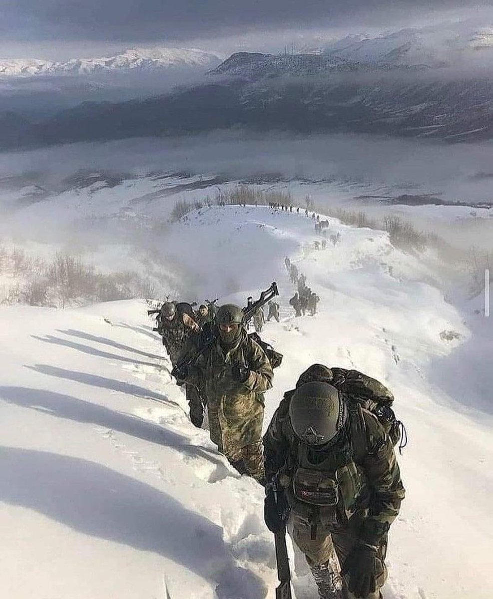 #56KahramanUzmÇvşBirliklerinden tek tek seçilen emsallerinden üstün özellikleri olan üstüne kurs görüp Yurtdışında temsil edip edemeyeceği değerlendirilen,görevde almadığı takdir görmediği operasyon kalmayan #56KahramanUzmÇvş dan 1 amir yeterli kadar istifade edemiyormuş,