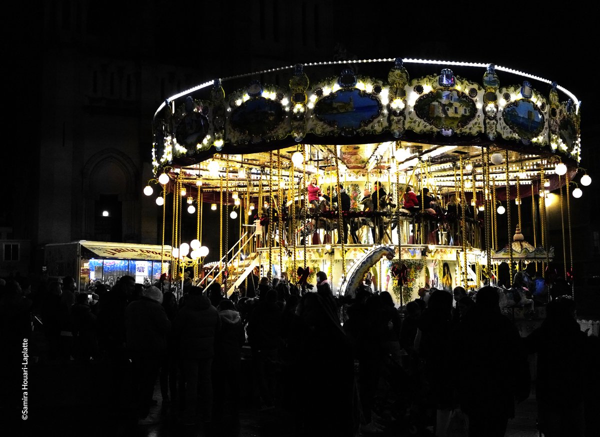 pipelette44's tweet photo. Animations, illuminations, manèges et marchés de #Noel ... #Nantes  est en #fête... et ça fait du bien ! https://t.co/wBFnw9JpOJ
