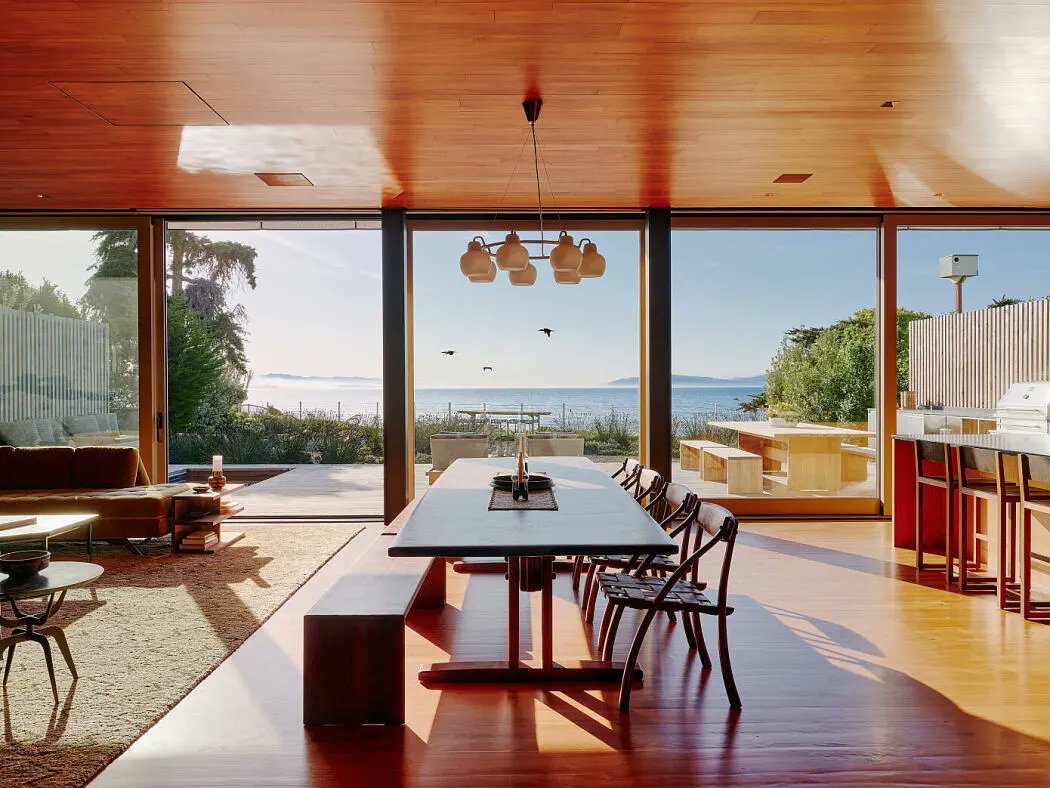 MarieMeglio1's tweet photo. With a view like this, mealtime is a scenic experience for residents of this #luxuryhome. #interiors  https://t.co/yZAUn0gQgA https://t.co/z7amZBsM2k