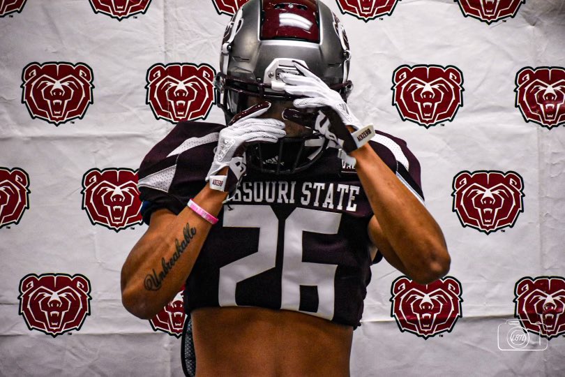DeAndreWash_'s tweet photo. I had an amazing official visit this weekend‼️Thank you for having me and my family out 🐻@MOStateFootball https://t.co/JeSonxgawO