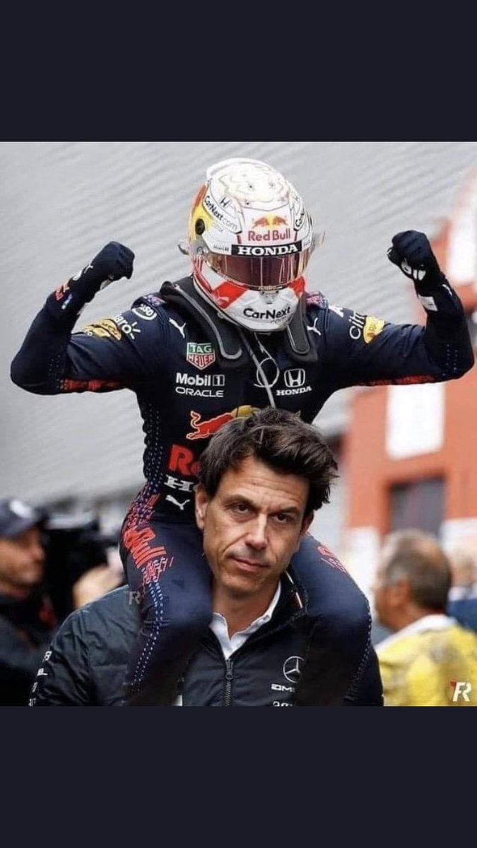 bartjevandeven's tweet photo. !!!MAX MAX MAX SUPER MAX!!!

World champion baby….well done to @redbullracing and @Max33Verstappen for the crazy season…🤙🏻🤙🏻🤙🏻 #F1 #MaxVerstappen33 https://t.co/fMjNphDKMT