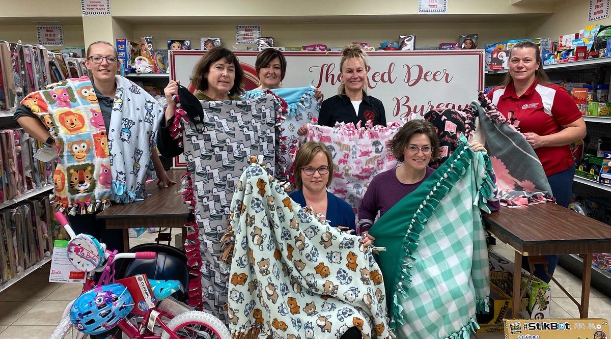 Our Kinettes have been busy this past week volunteering at the Red Deer Christmas Bureau Society sorting winter gear from the Red Deer Rebels Toque Toss and making knitted blankets! 🧤🧣Thanks for having us! 🎄