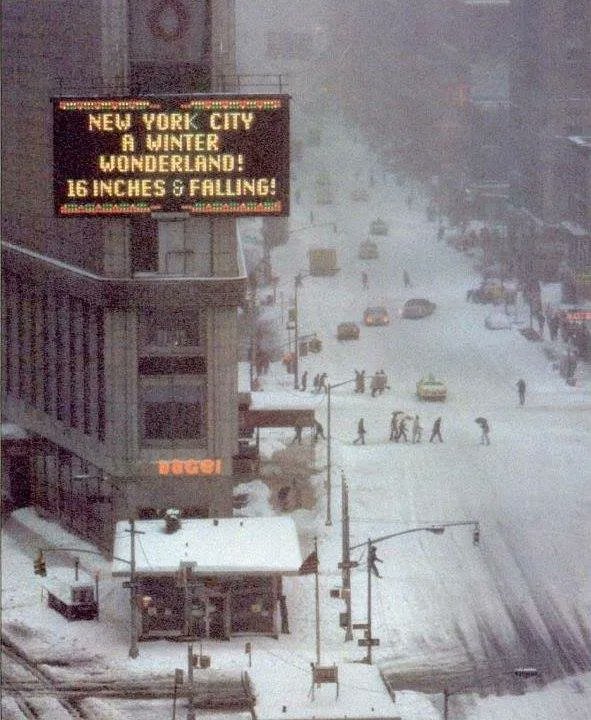HistoricalStuff's tweet photo. Times Square, 1978. https://t.co/QKg4ggUJTV