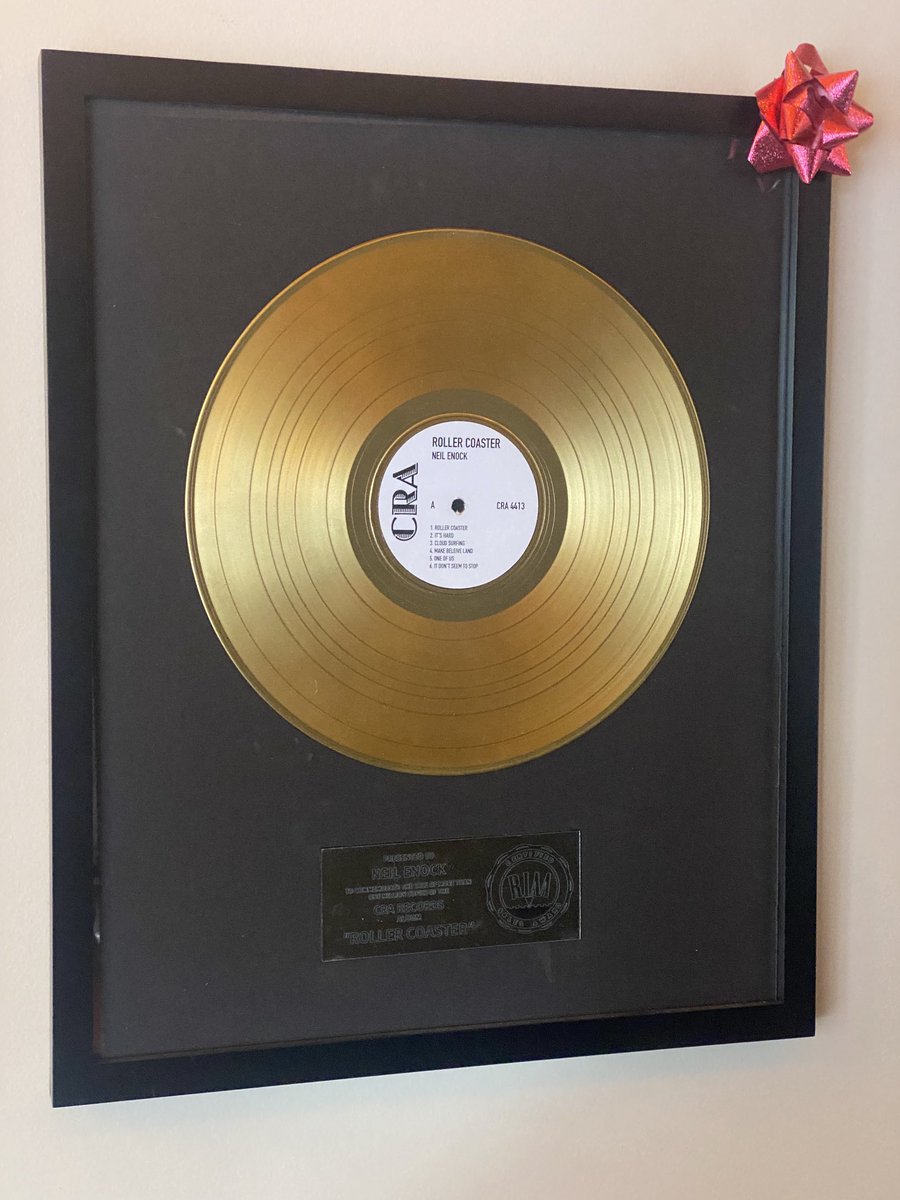 NeilEnock's tweet image. Looking for something special for that musician? How about a personalized gold record!?  You name the album the artist and the songs to fit your recipient!  Something they will treasure forever! 😊🎼

itinkr.com/products/perso…